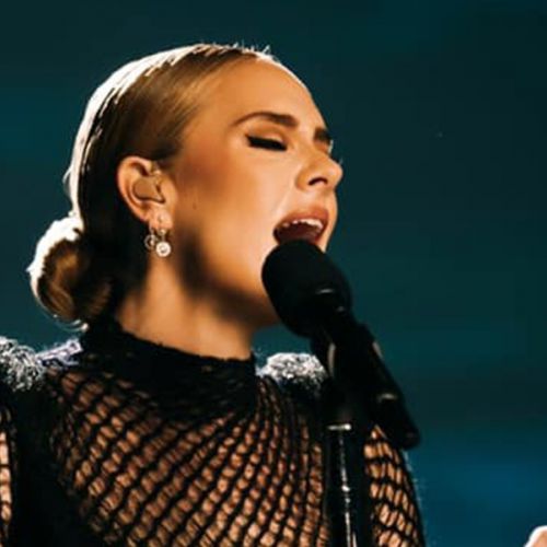 ADELE HA RIMANDATO IL TOUR PER PROBLEMI CON LA PRODUZIONE